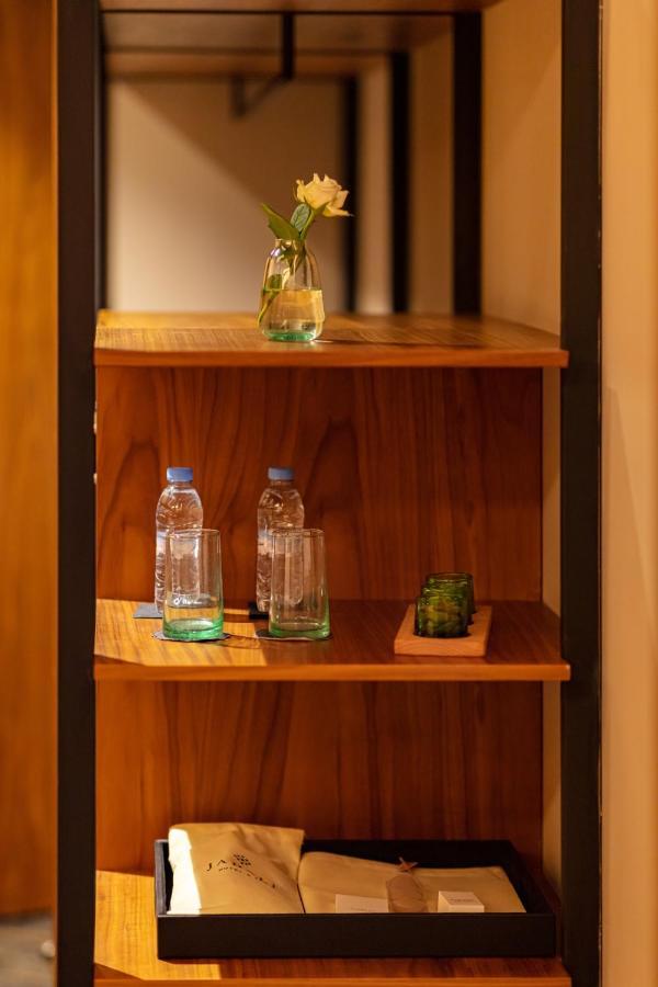 Hotel Jadali & Spa Марракеш Экстерьер фото Bottled water in a hotel room