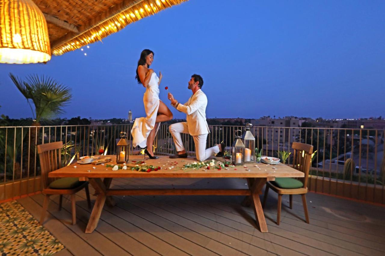 Hotel Jadali & Spa Марракеш Экстерьер фото A man proposing to a woman